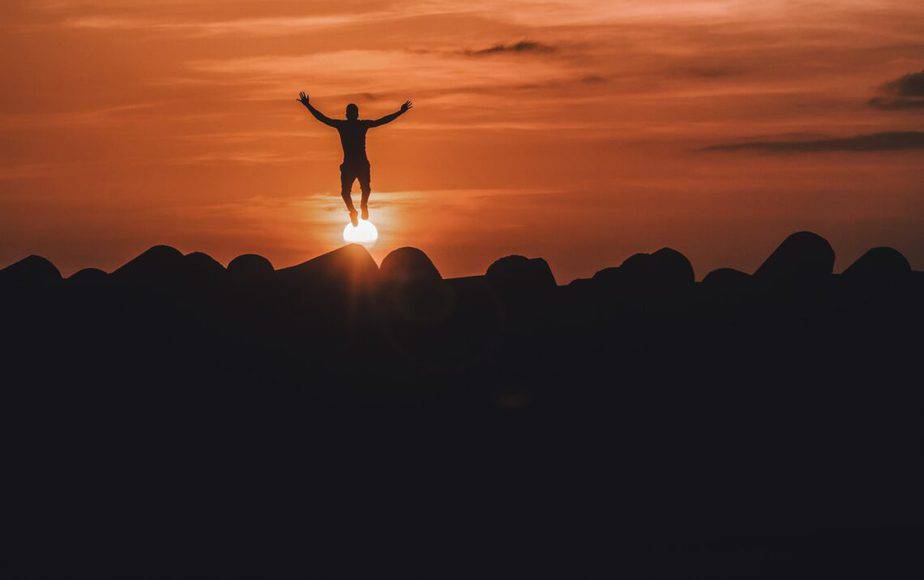 Falling In Dreams Then Waking Up Meaning And Causes